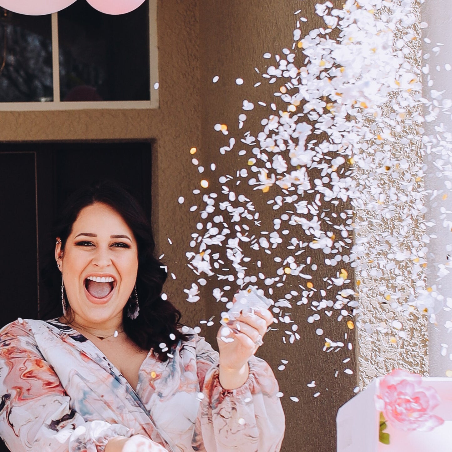 White and Gold Confetti Popper