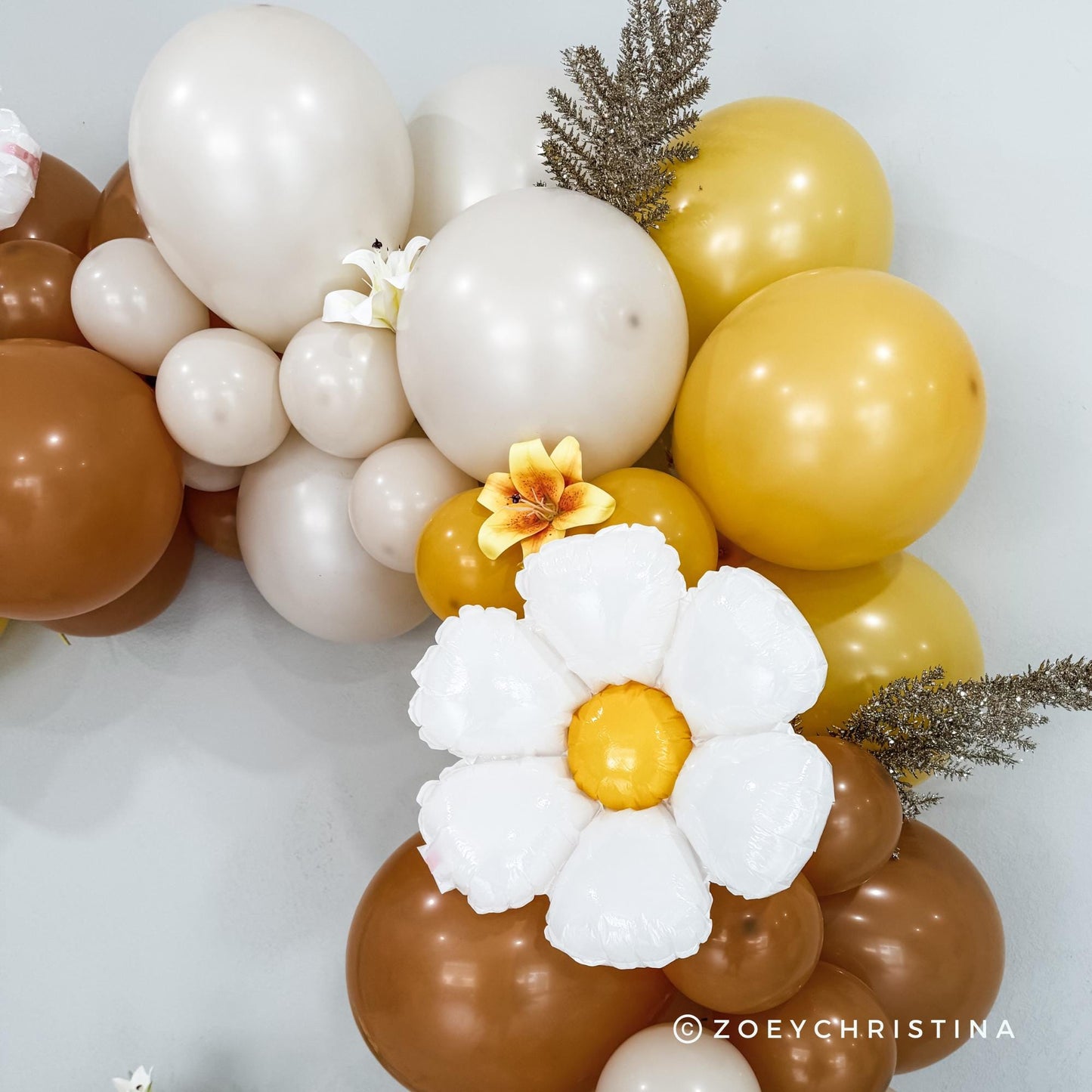 Honeycomb Delight Balloon Garland Kit – Deep Yellow, Brown & Sand Bee Party Decor