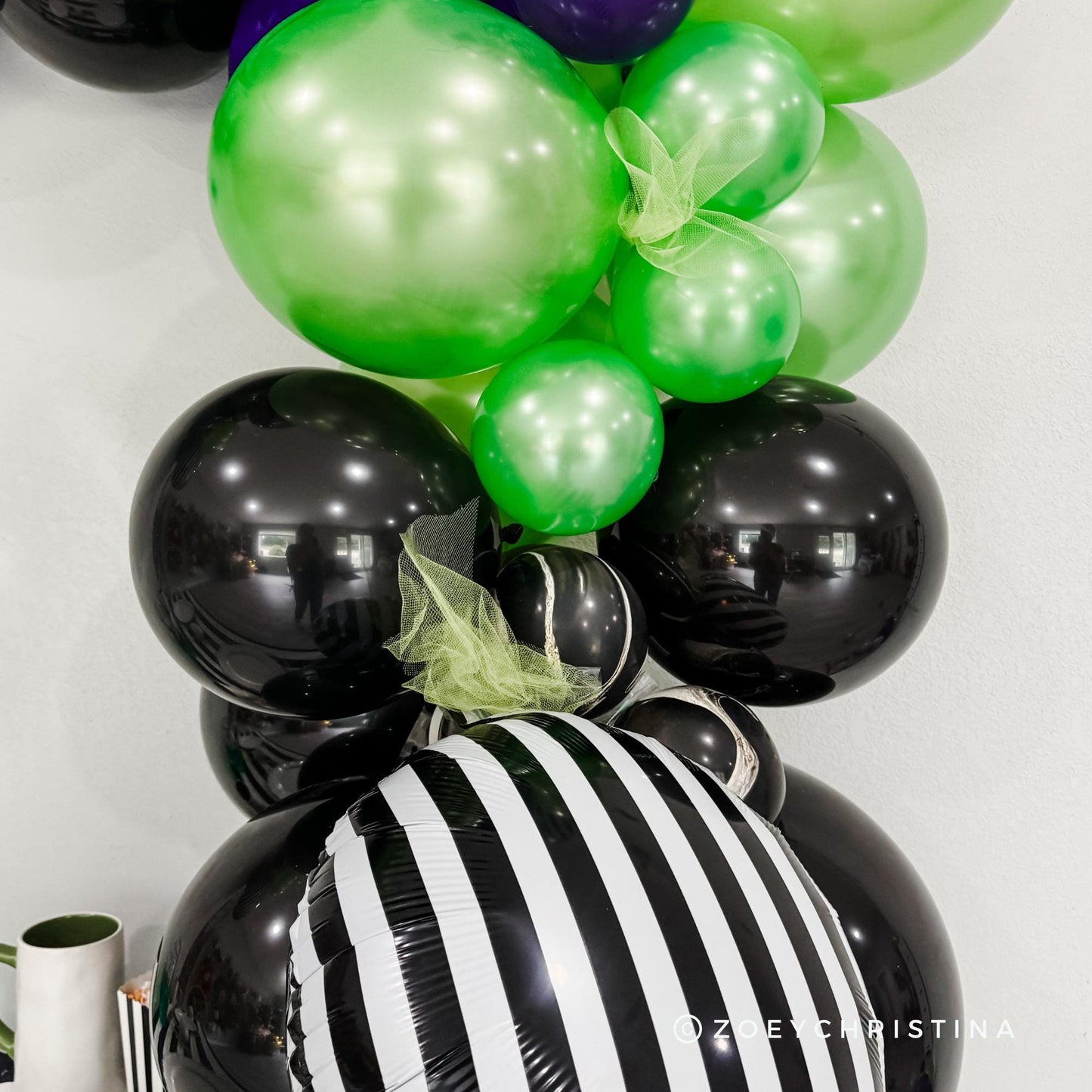 Spooky-Chic Balloon Garland – Haunted Party Decor in Black, Green & Purple
