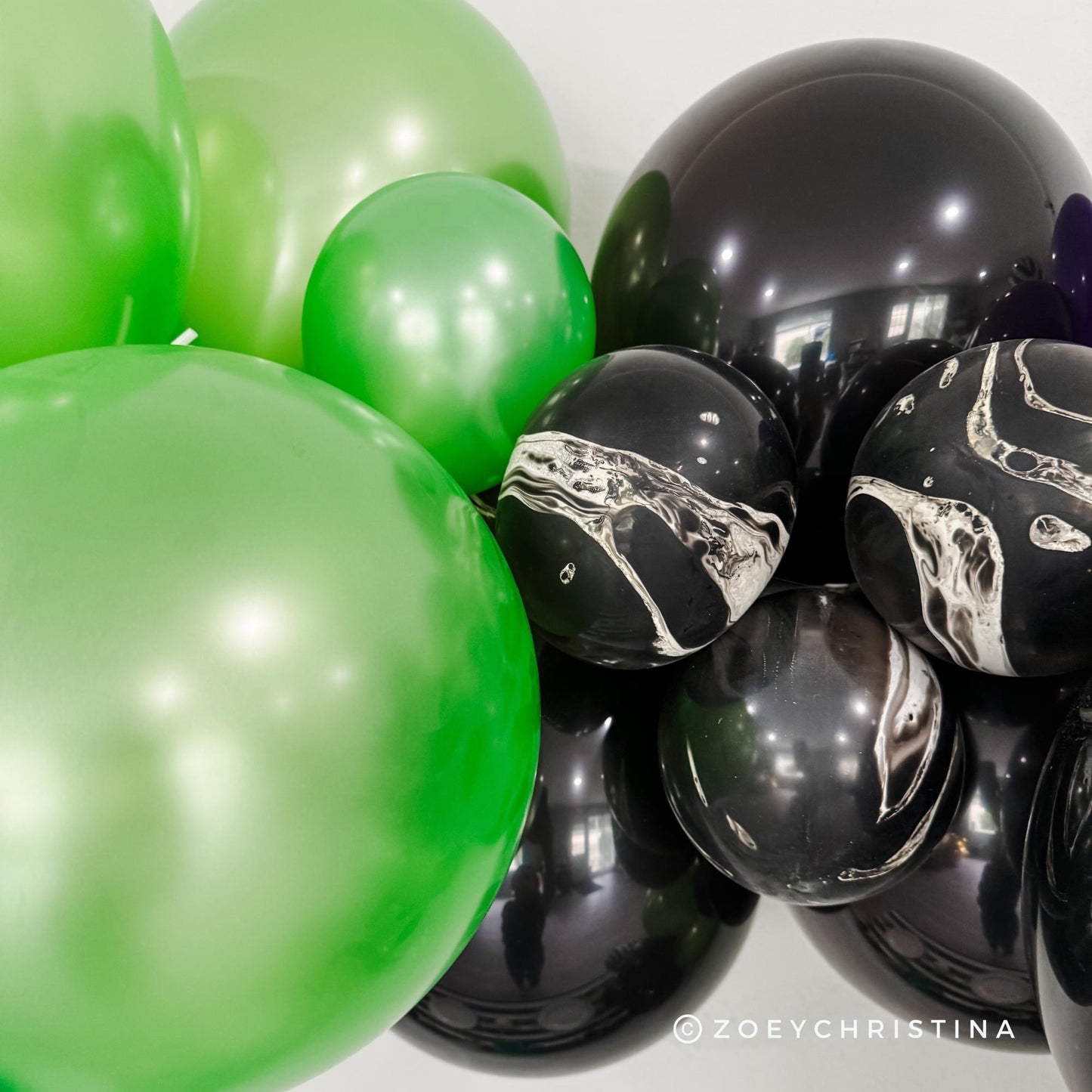 Spooky-Chic Balloon Garland – Haunted Party Decor in Black, Green & Purple