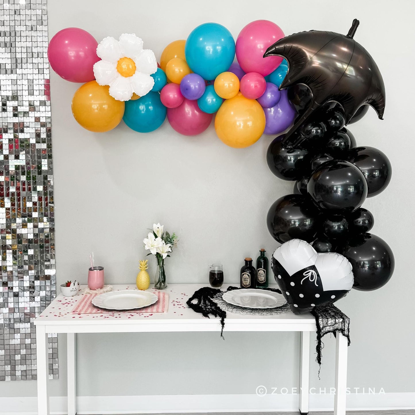 Gothic Heart Balloon with Collar Design - Dark-Themed Party Decor Inspired by Classic Gothic Style