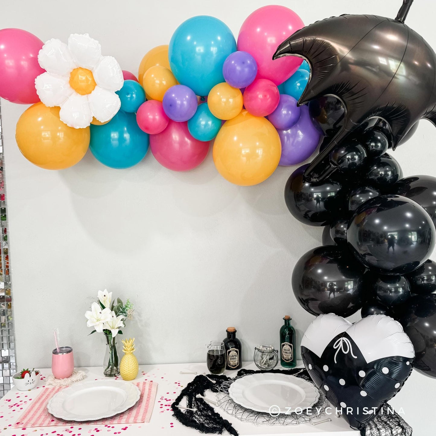 Gothic Heart Balloon with Collar Design - Dark-Themed Party Decor Inspired by Classic Gothic Style