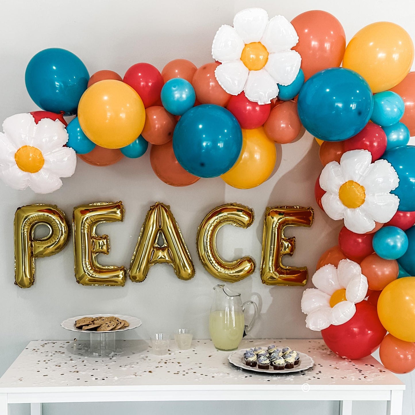 Vintage Groovy Balloon Arch – Dark Retro Colors with Foil Daisy Balloons