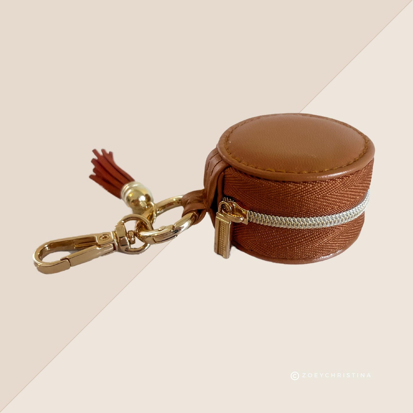 Mini Jewelry Box Keychain for Nurses – Scrub Life Ring Holder, Pocket-Sized Earring Case, Small Gum or Pill Box, Medical Shift Essential
