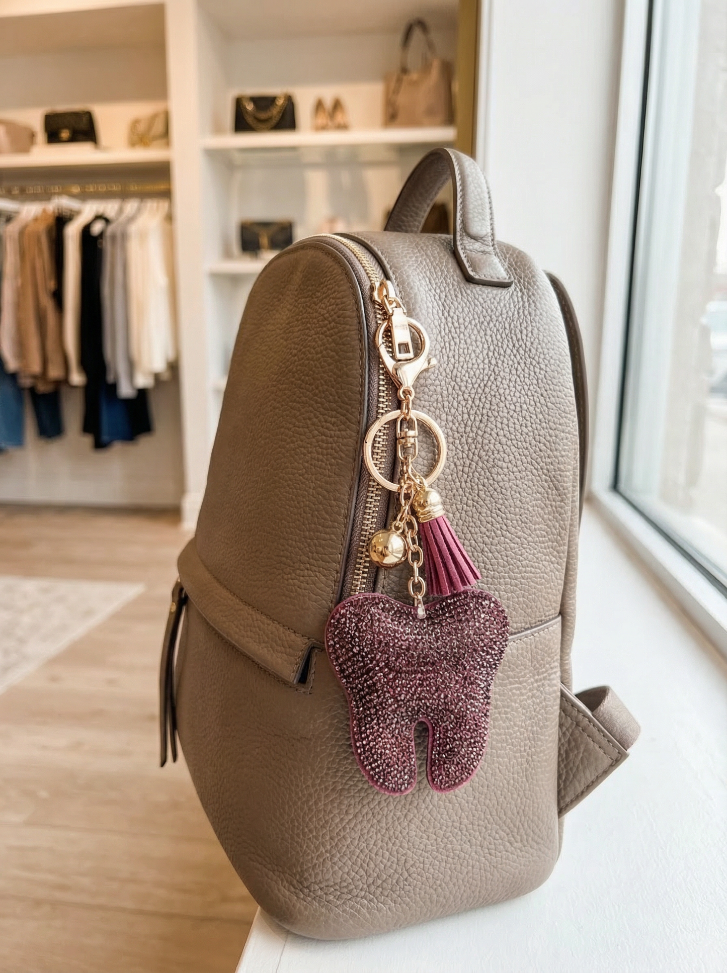 Sparkly Tooth Keychain – Dental-Inspired Sequin Charm for Dental Assistants, Hygienists & Tooth Lovers